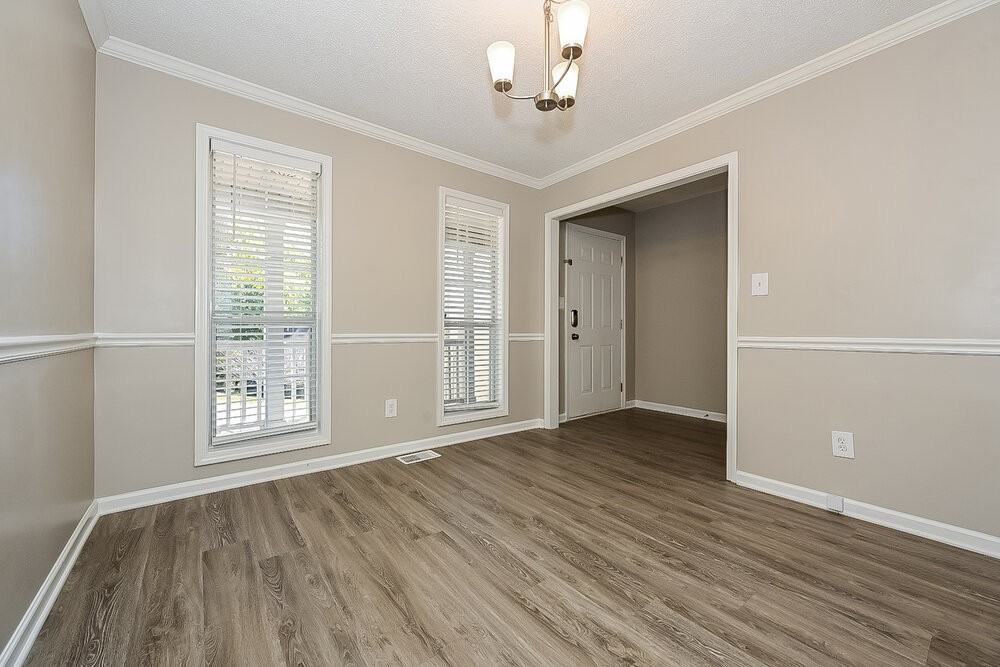 1374 Buckingham Dr - Photo 6 of 17