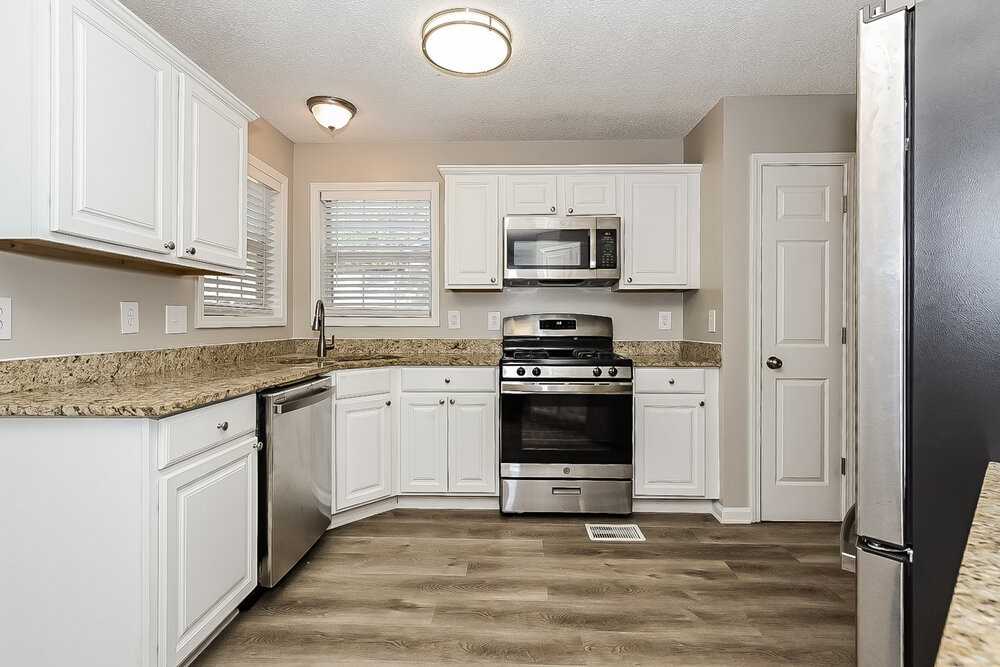 1374 Buckingham Dr - Photo 7 of 17