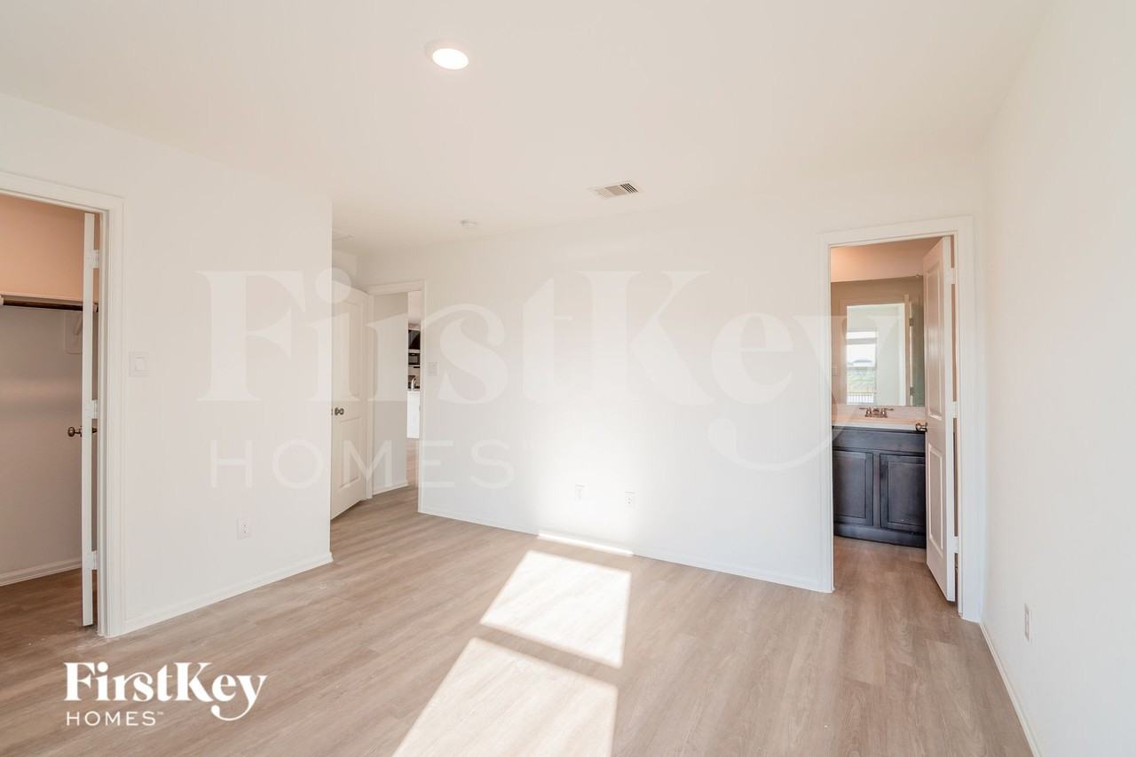 453 Maple Bend Ln - Photo 7 of 15