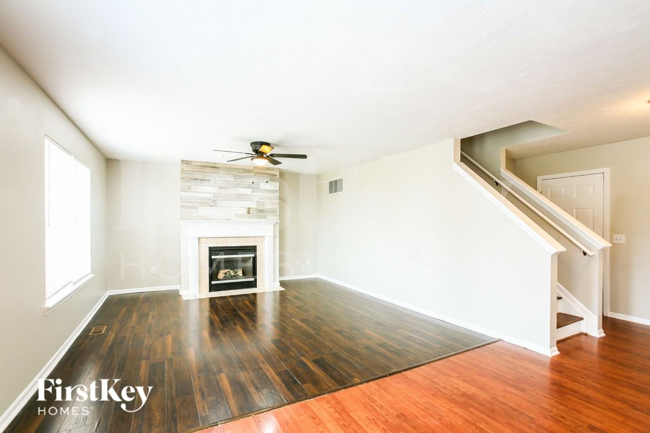 8438 Aviva Ln - Photo 3 of 15