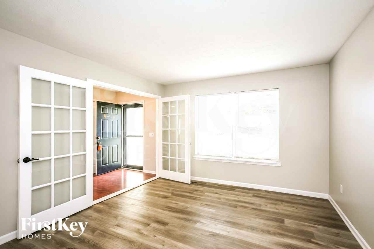 8438 Aviva Ln - Photo 4 of 15