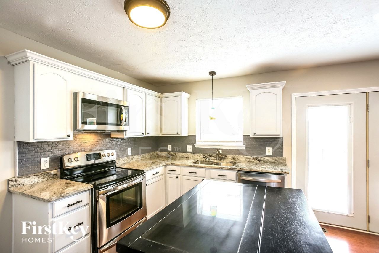 8438 Aviva Ln - Photo 6 of 15