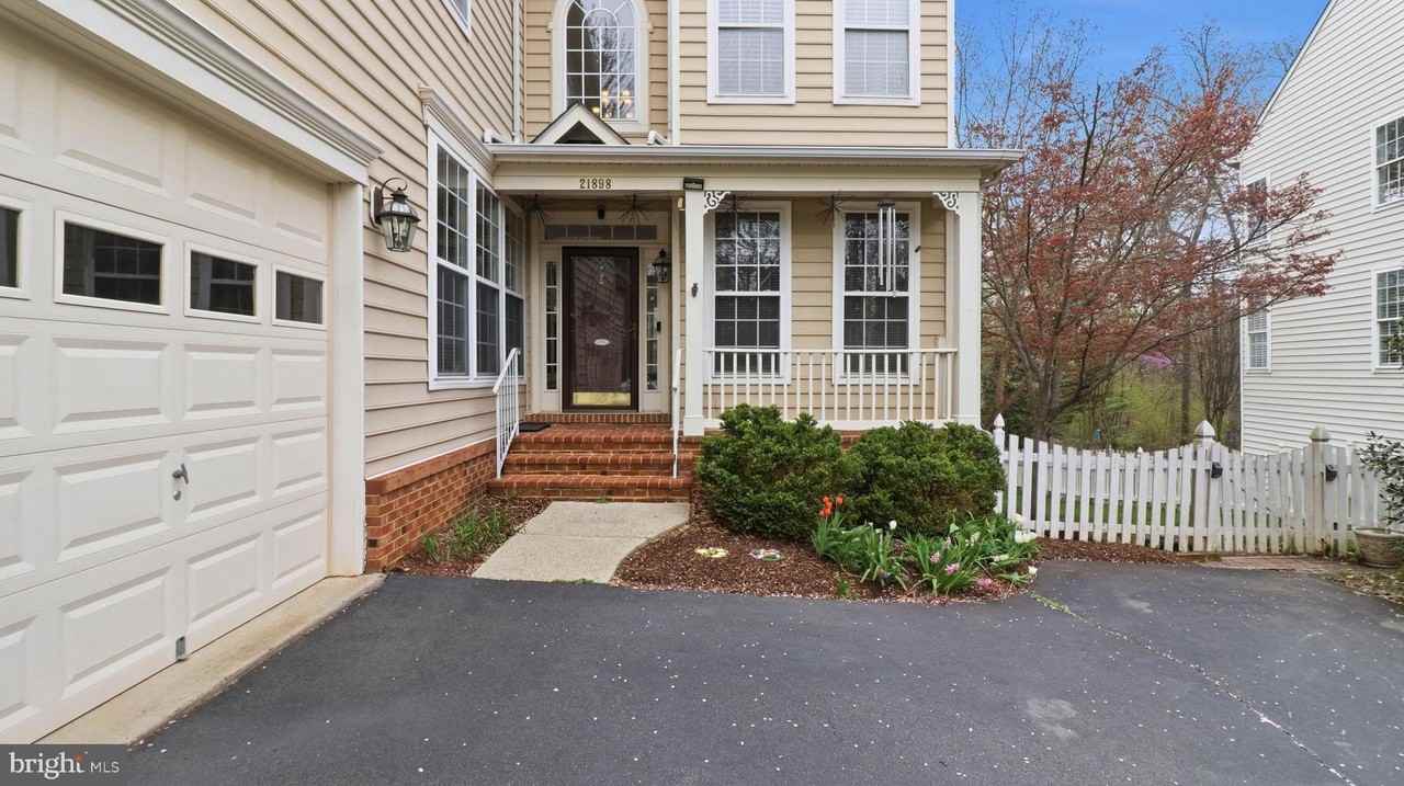 21898 Windover Dr - Photo 5 of 50