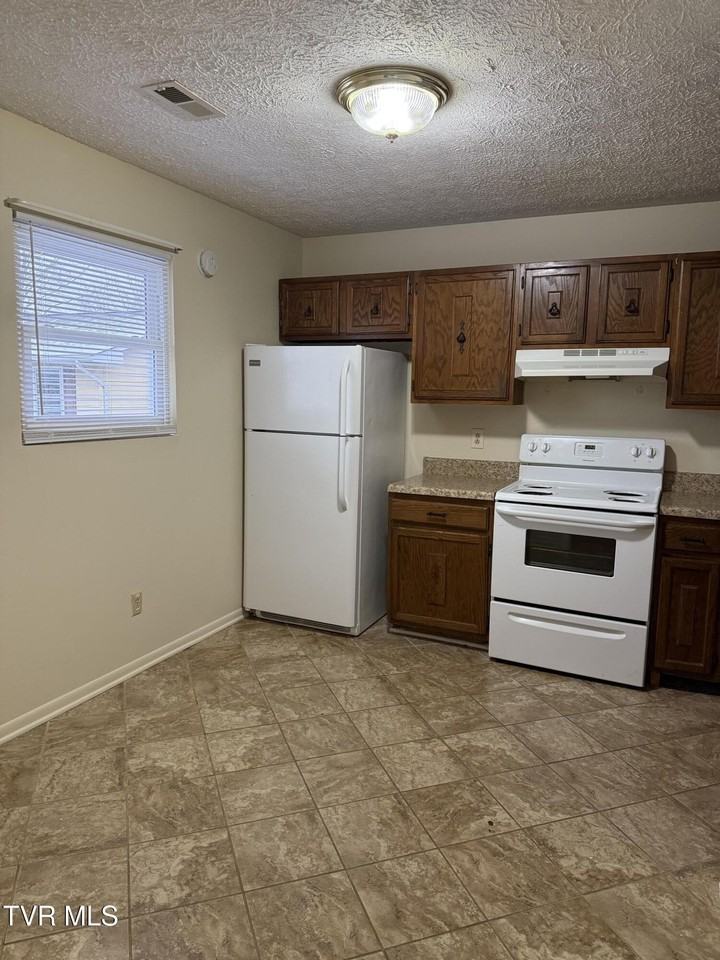 146 Green Pond Rd Apt 4 - Photo 3 of 5