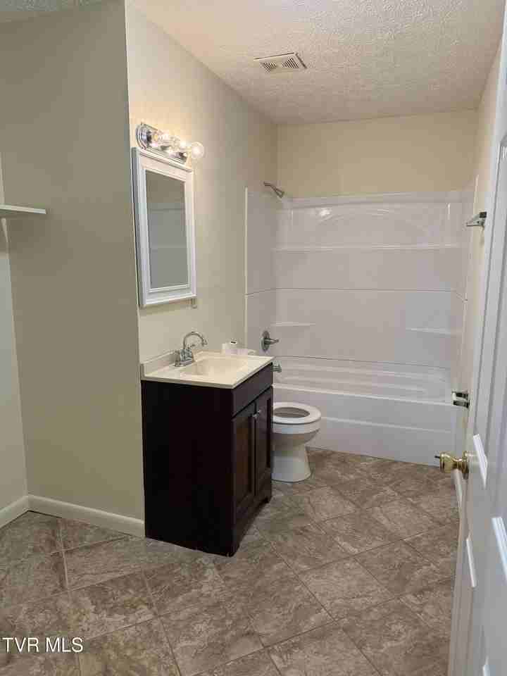 146 Green Pond Rd Apt 4 - Photo 4 of 5