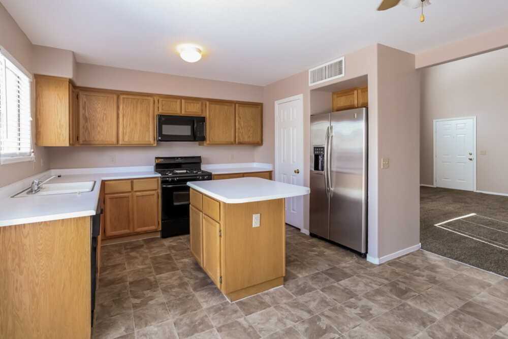 7512 Hickory Hills Dr - Photo 3 of 25