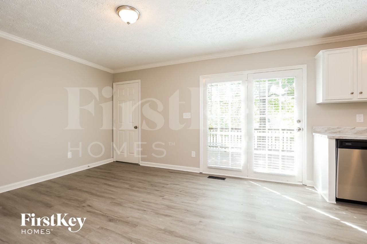 2908 Sams Ct - Photo 4 of 15