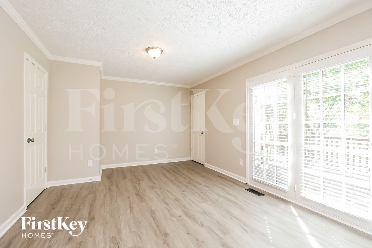 2908 Sams Ct - Photo 5 of 15