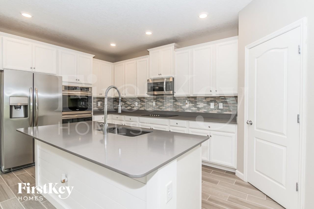 10155 Pavnes Creek Dr - Photo 4 of 15