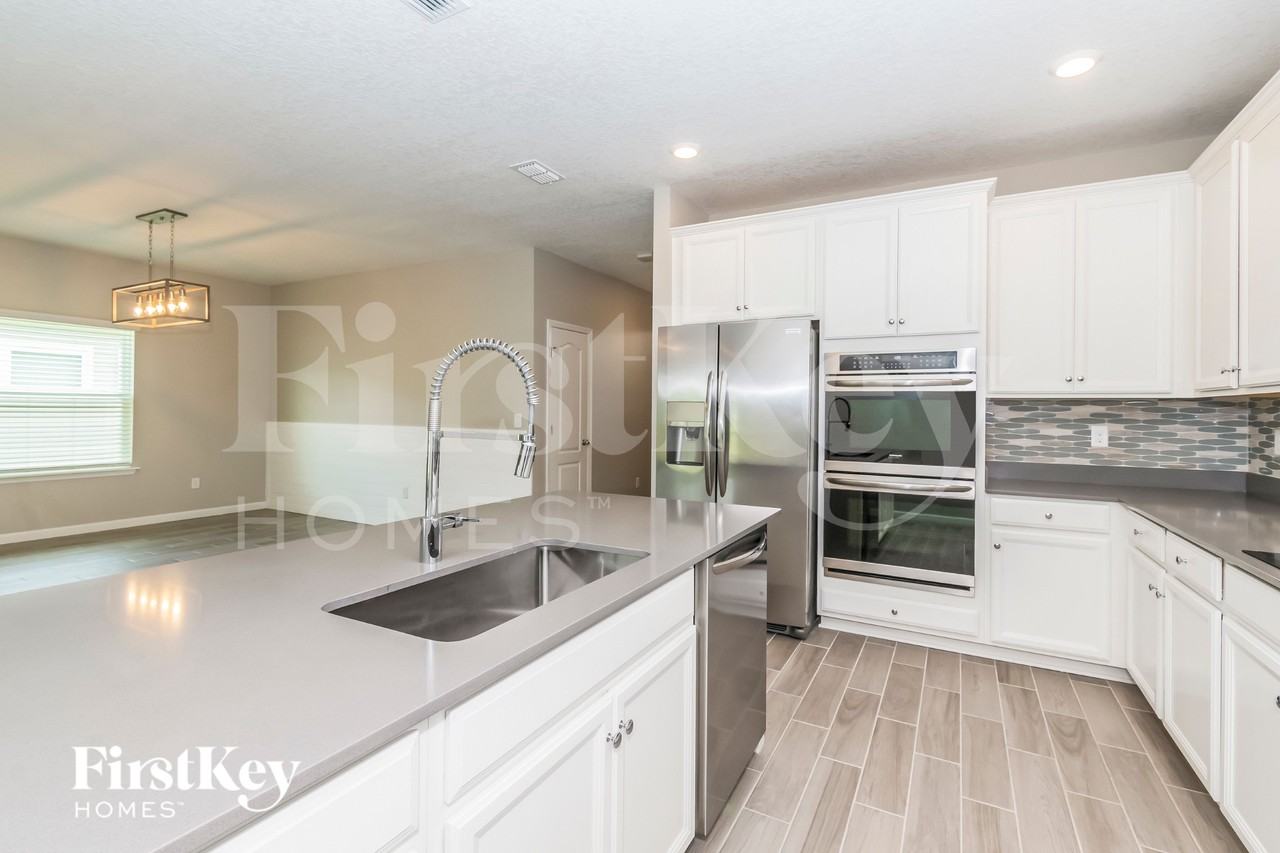 10155 Pavnes Creek Dr - Photo 5 of 15