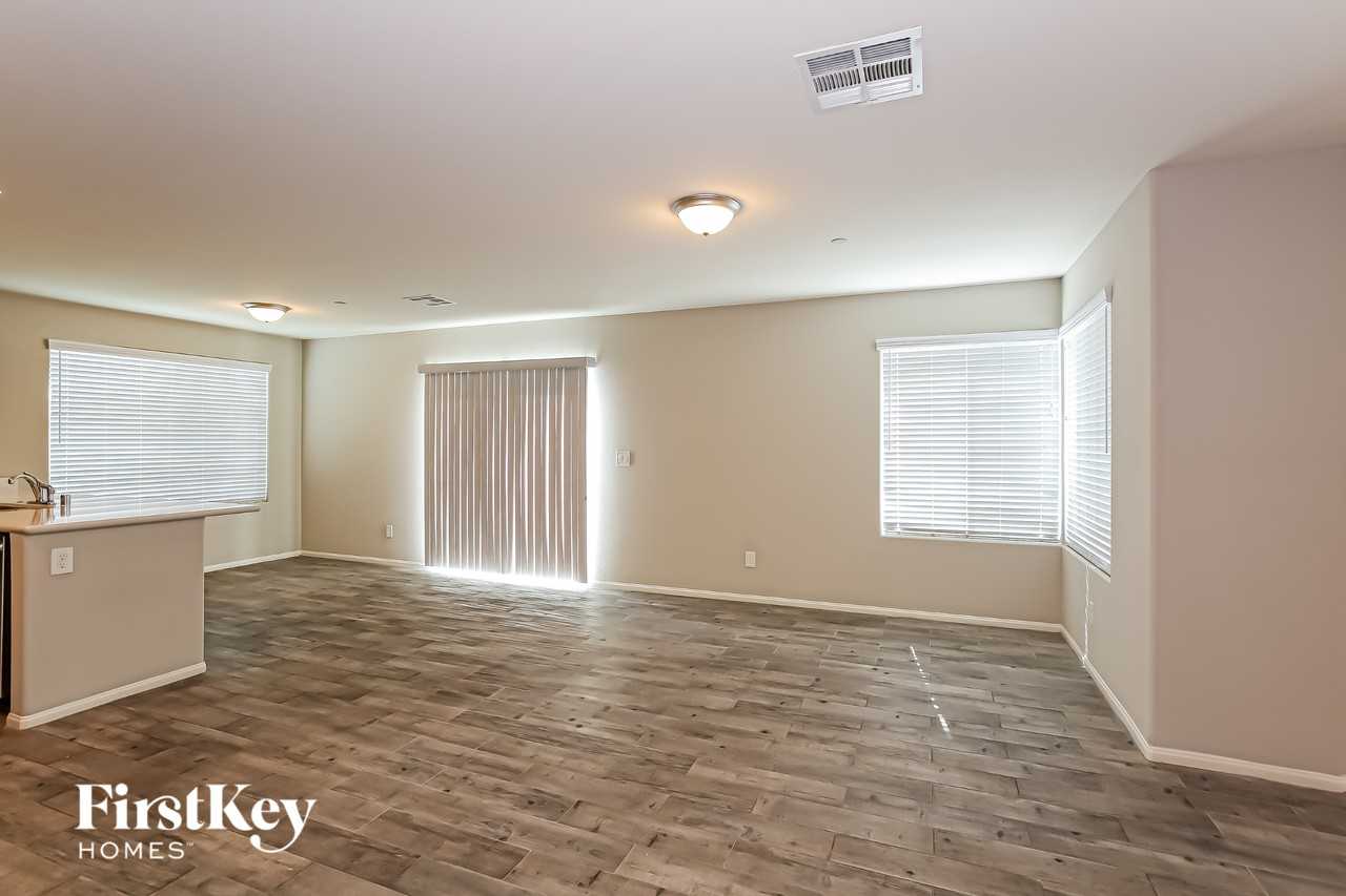 3628 Monkfish Ct - Photo 3 of 15