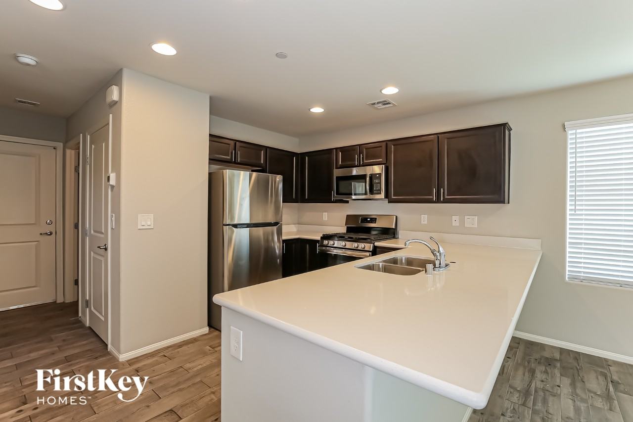 3628 Monkfish Ct - Photo 6 of 15