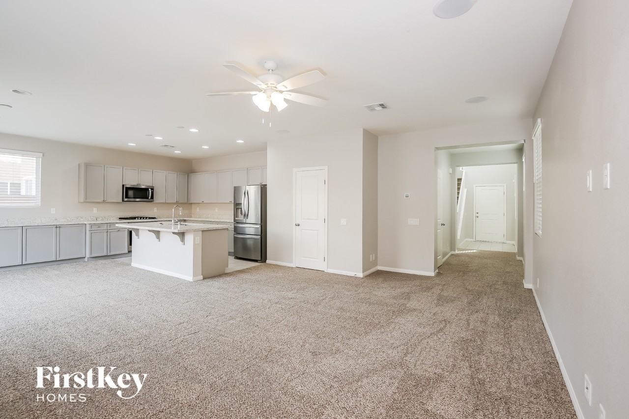 4556 Amberley Ridge Ave - Photo 4 of 15