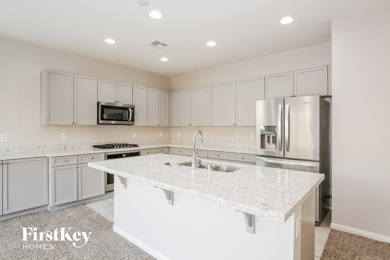 4556 Amberley Ridge Ave - Photo 5 of 15