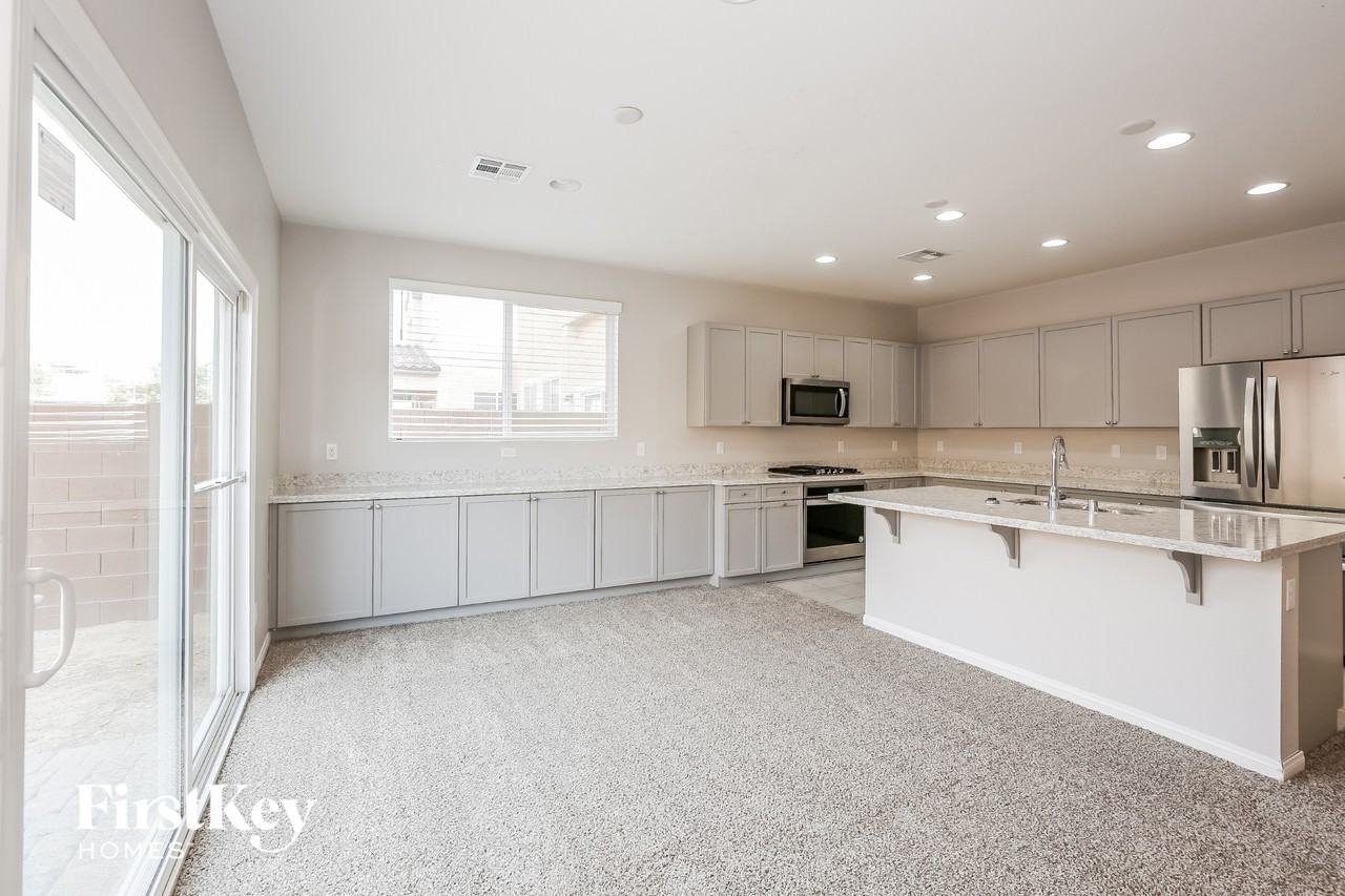 4556 Amberley Ridge Ave - Photo 6 of 15