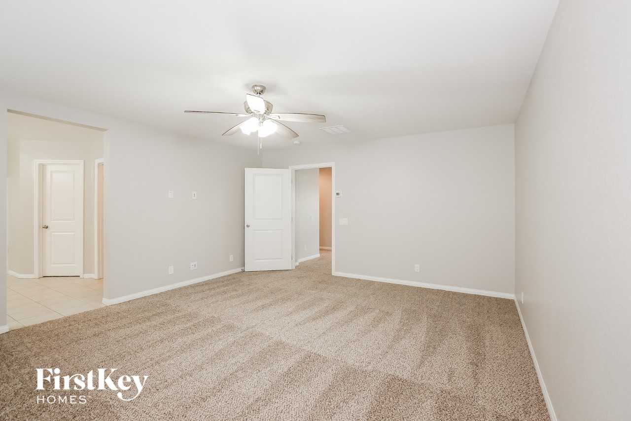 4556 Amberley Ridge Ave - Photo 7 of 15