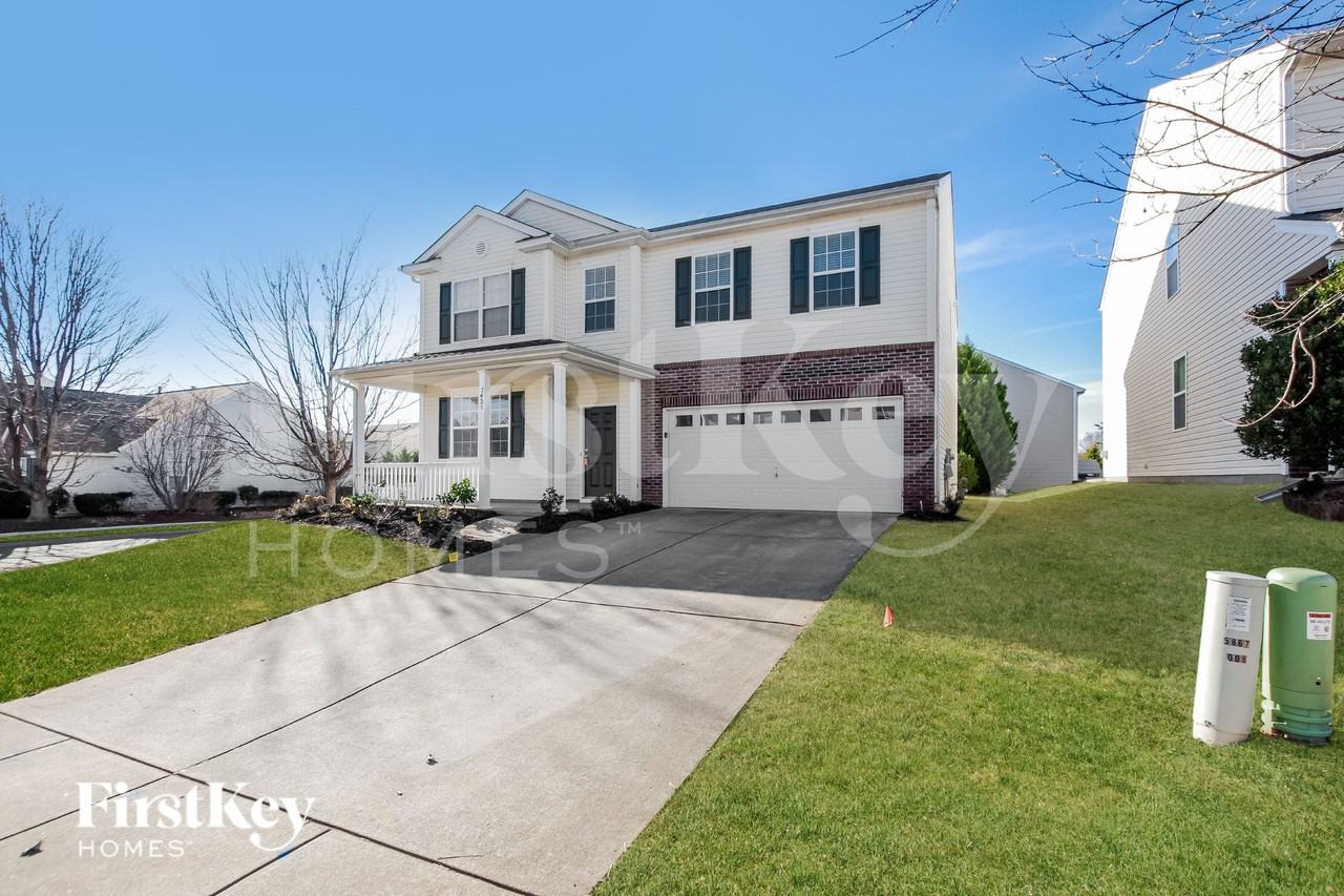 7421 Lamplighter Close Dr - Photo 2 of 15