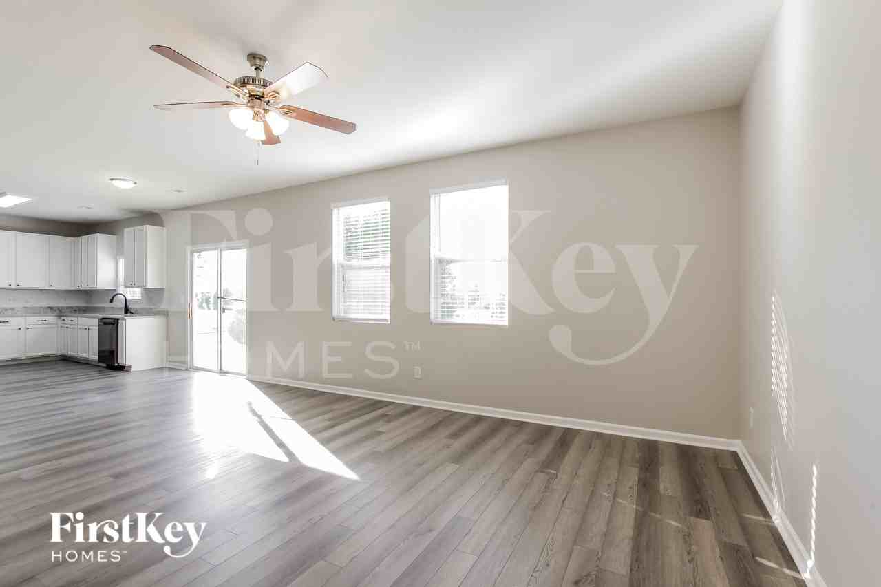 7421 Lamplighter Close Dr - Photo 4 of 15
