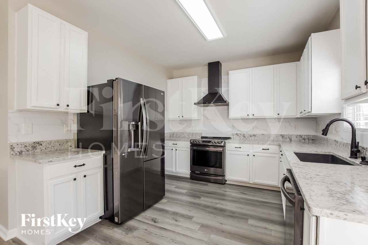 7421 Lamplighter Close Dr - Photo 7 of 15