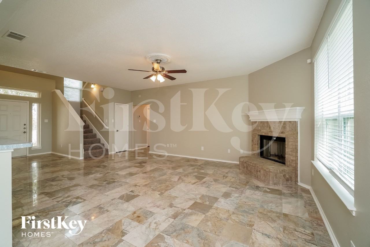 8024 Mourning Dove Dr - Photo 4 of 15