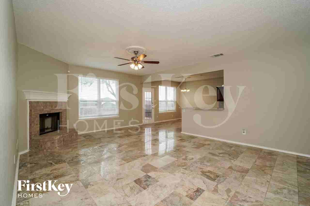 8024 Mourning Dove Dr - Photo 5 of 15