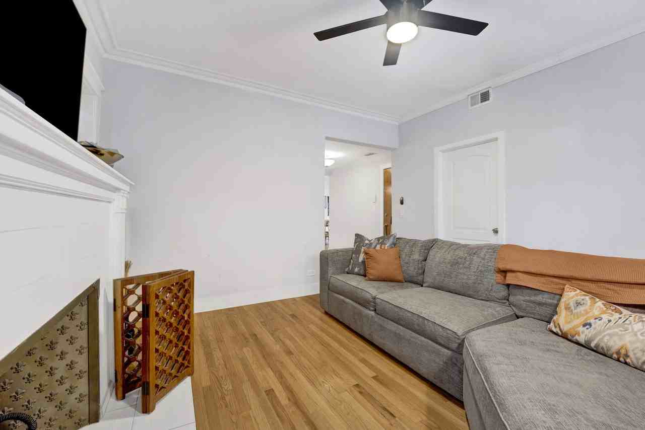 3226 W Potomac Ave #1F - Photo 4 of 8