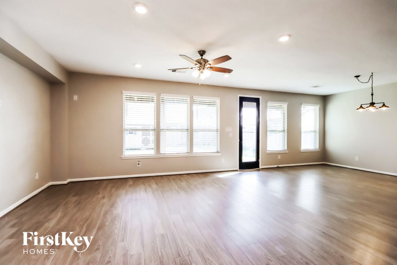 25515 Kensington Lake Dr - Photo 3 of 15