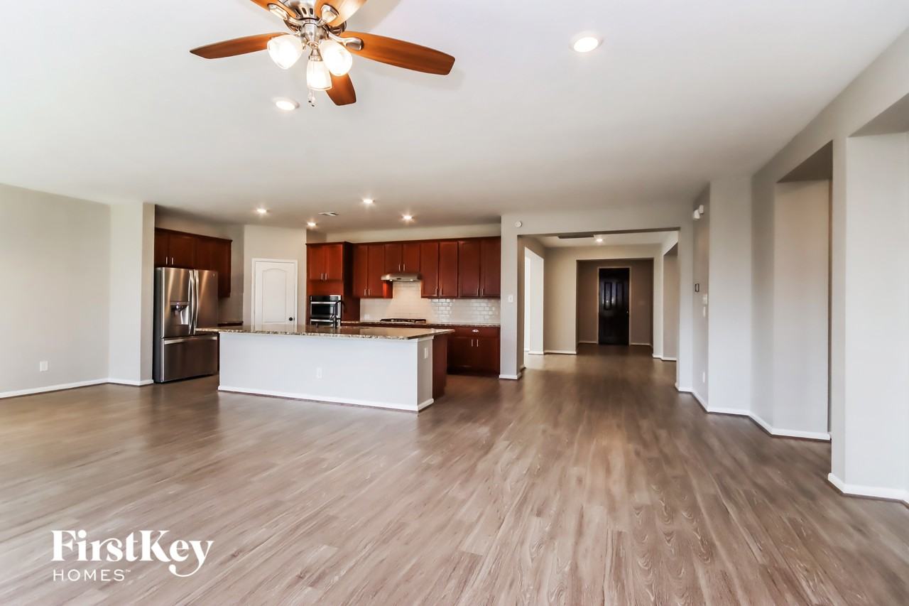 25515 Kensington Lake Dr - Photo 4 of 15