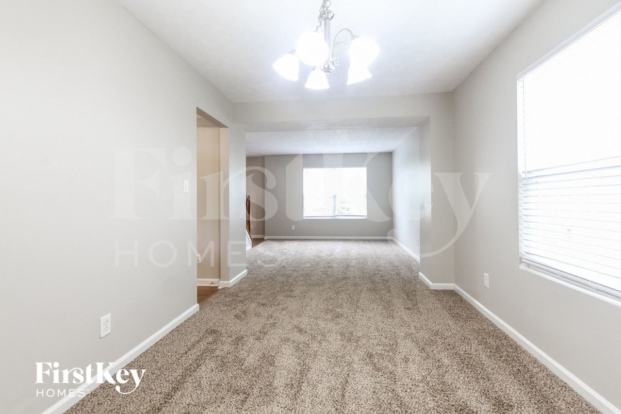 5254 Calabasas Dr - Photo 3 of 15