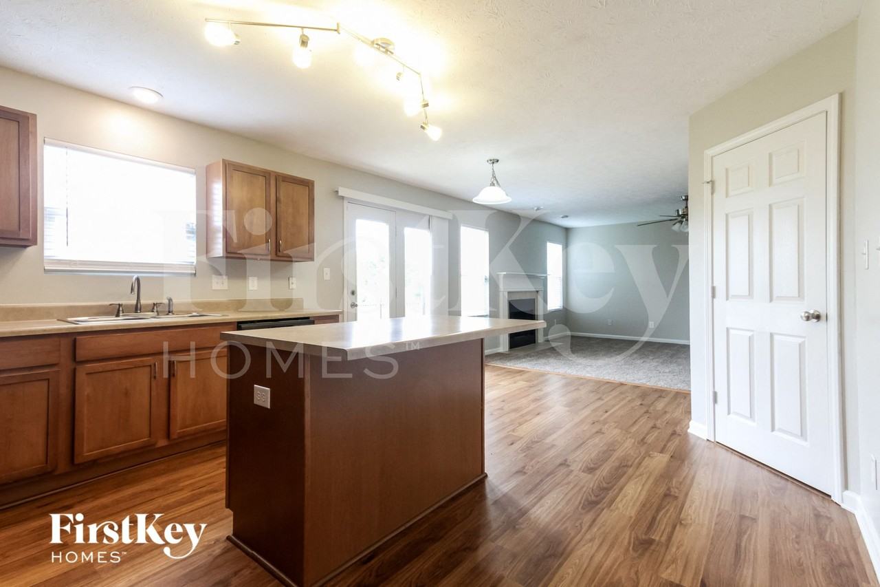 5254 Calabasas Dr - Photo 4 of 15