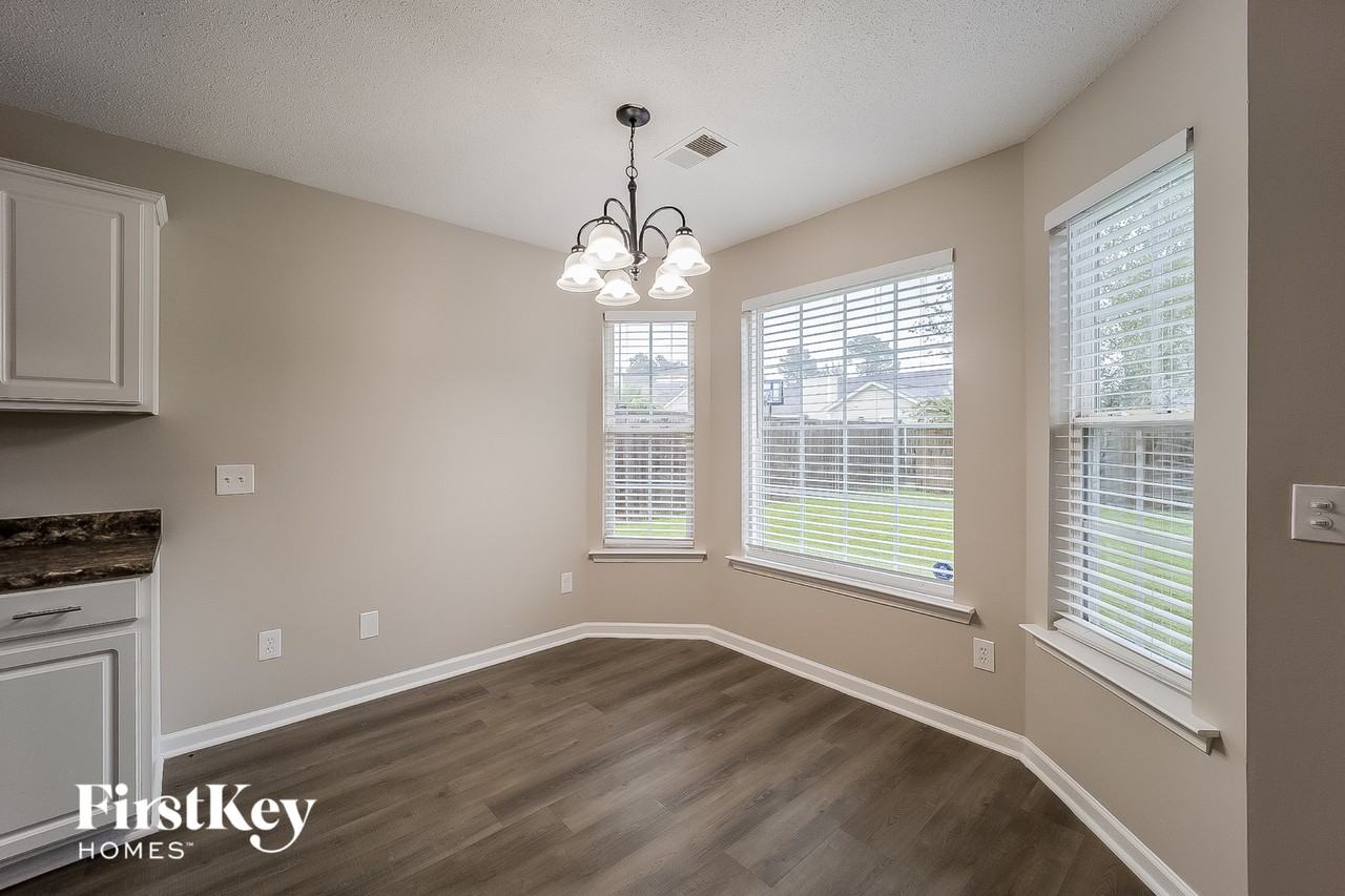 404 Meadowview Trl - Photo 5 of 15