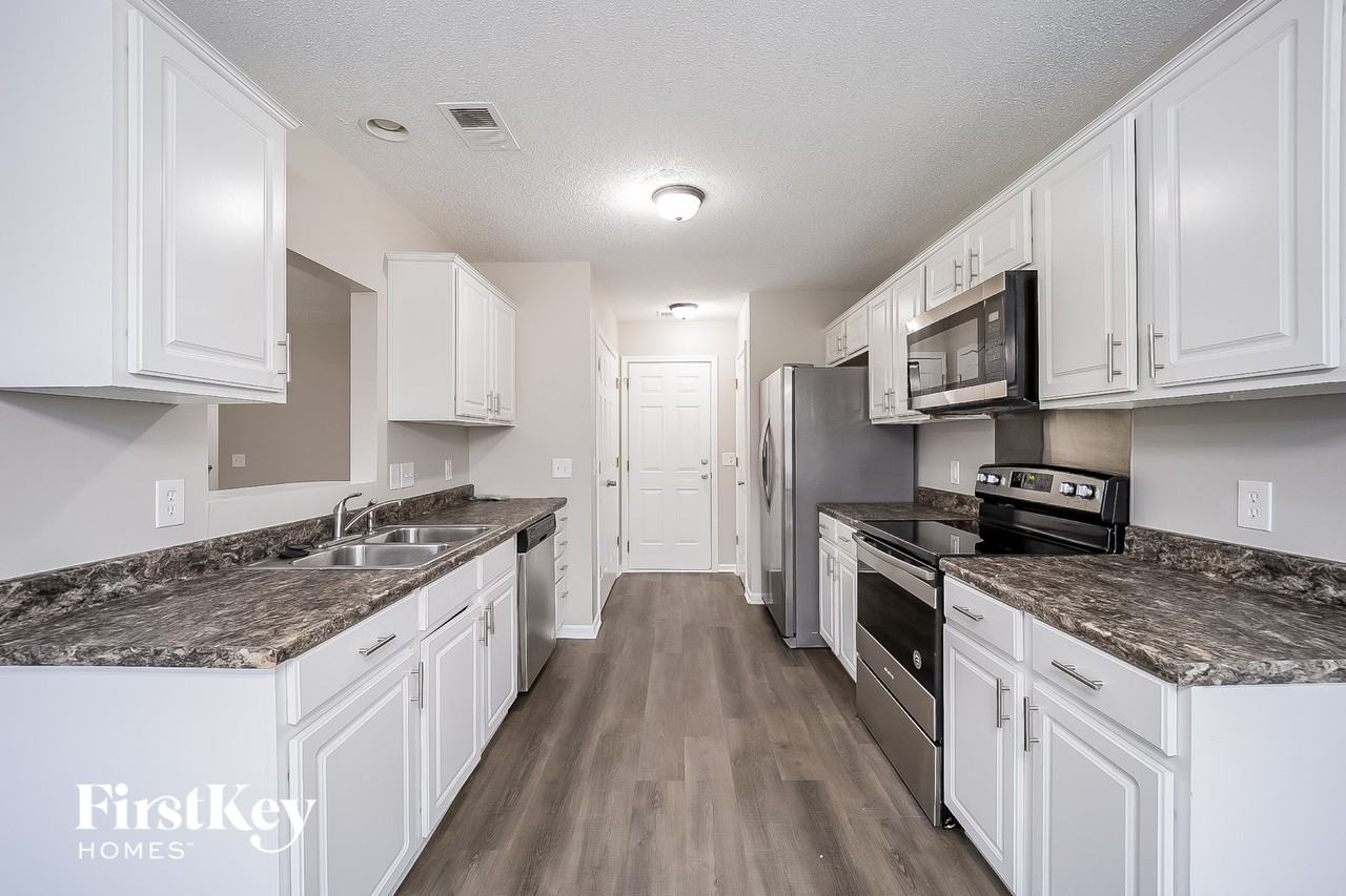 404 Meadowview Trl - Photo 6 of 15