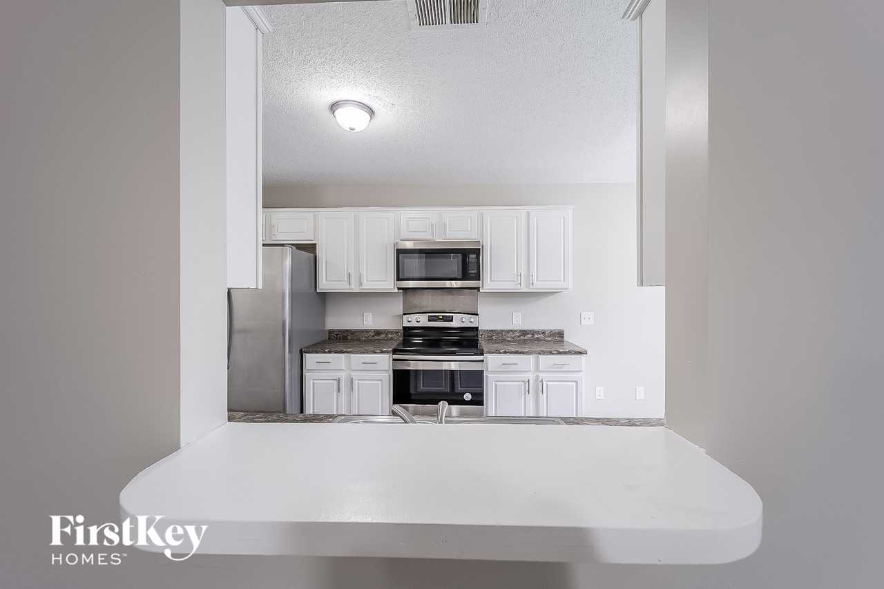 404 Meadowview Trl - Photo 7 of 15