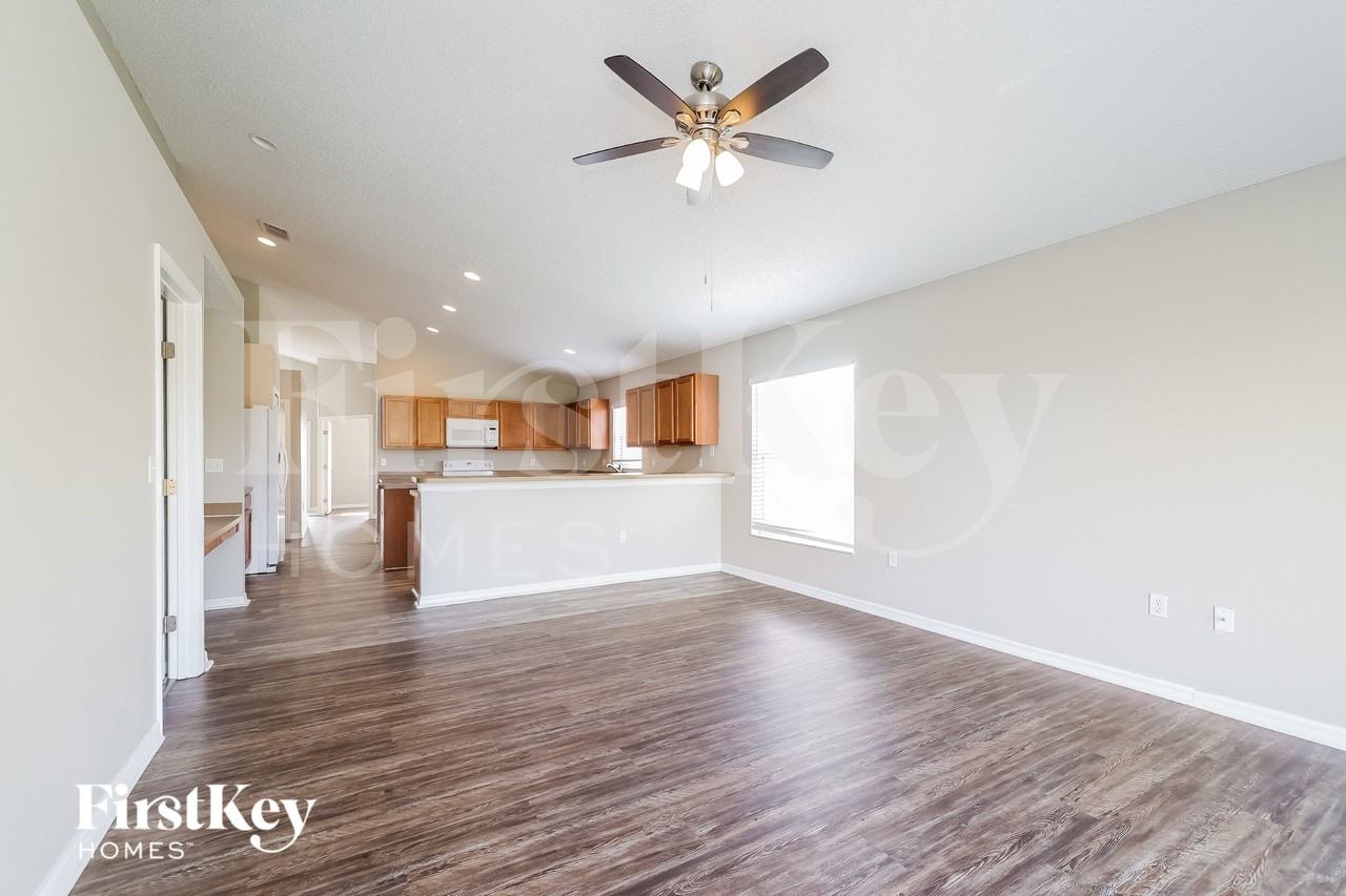 984 Alsace Dr - Photo 3 of 15