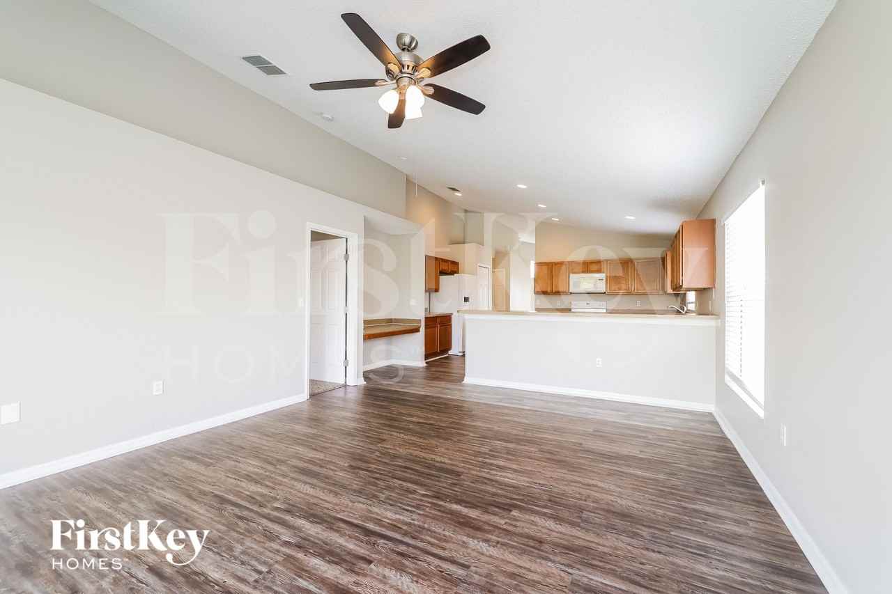 984 Alsace Dr - Photo 4 of 15