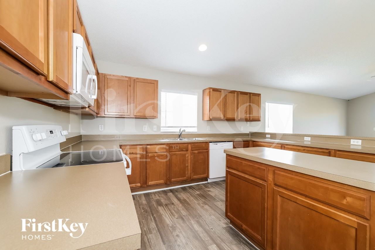 984 Alsace Dr - Photo 6 of 15