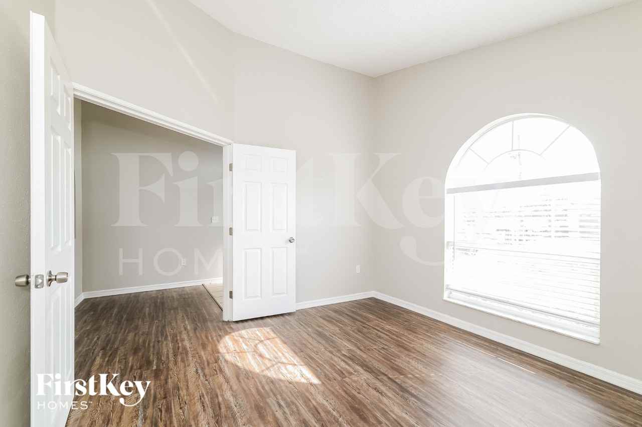 984 Alsace Dr - Photo 7 of 15