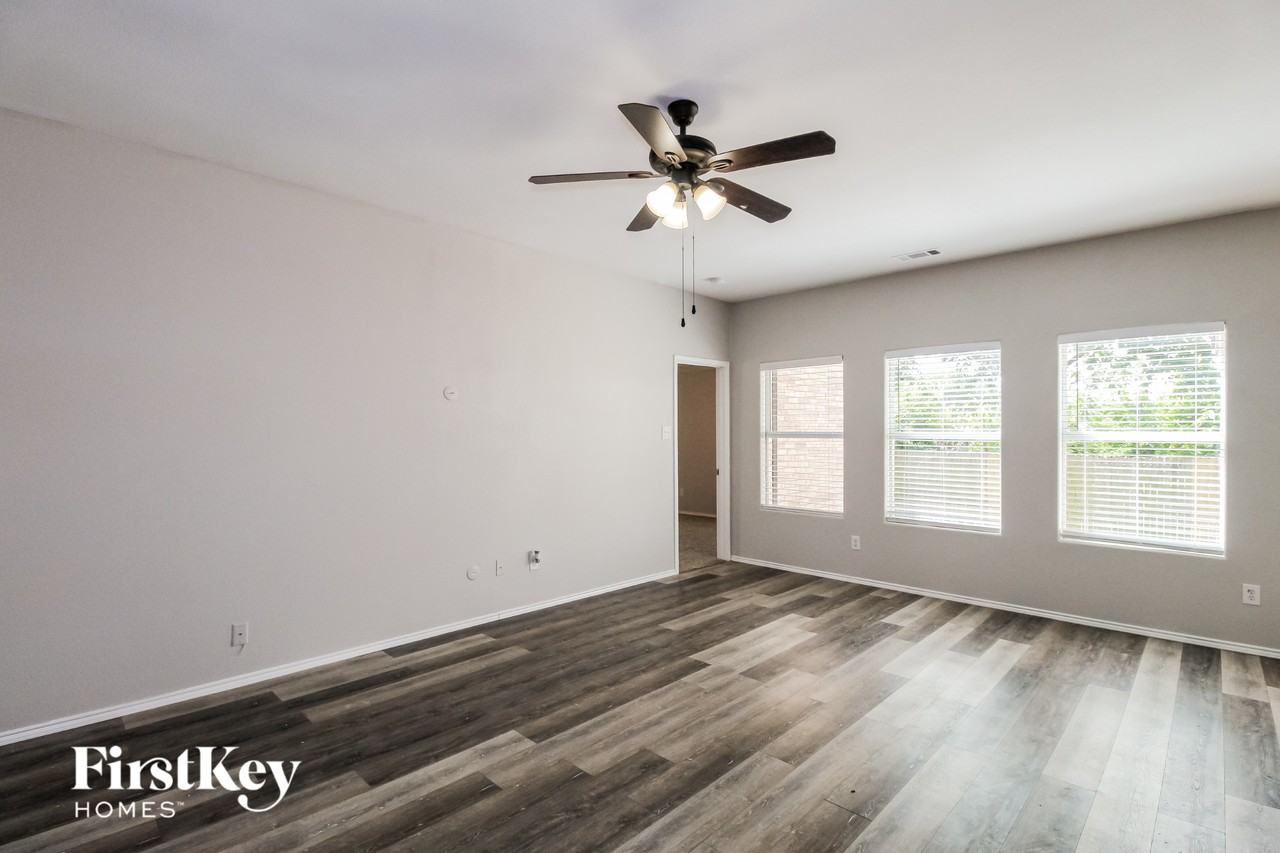 1450 Waldrop Dr - Photo 3 of 15