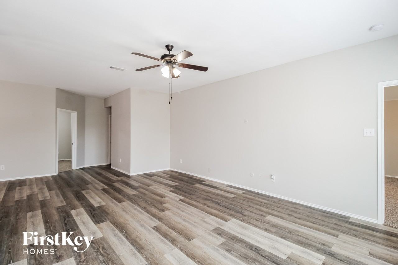 1450 Waldrop Dr - Photo 4 of 15