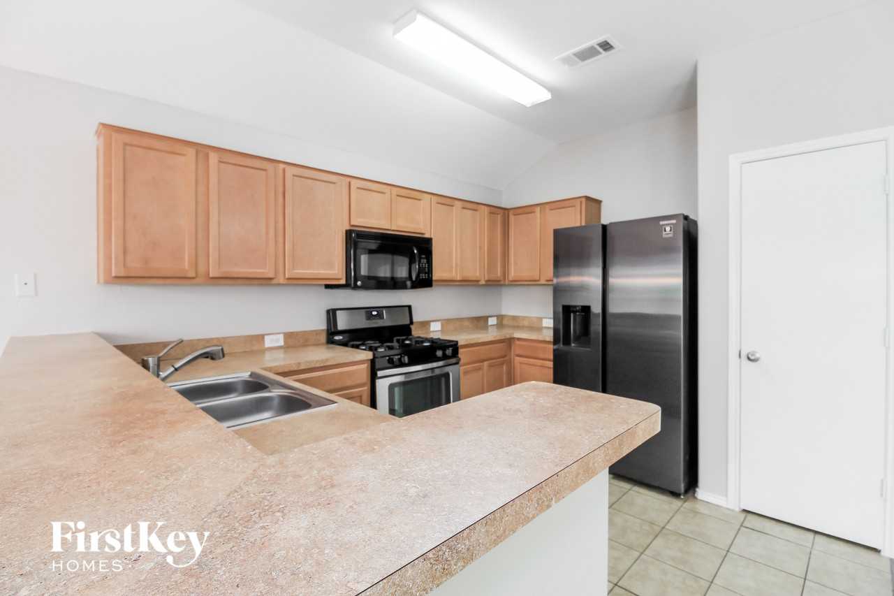 1450 Waldrop Dr - Photo 7 of 15