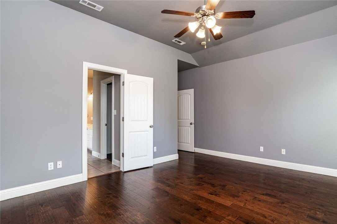 1201 Sw Willow Bend Ave - Photo 4 of 17