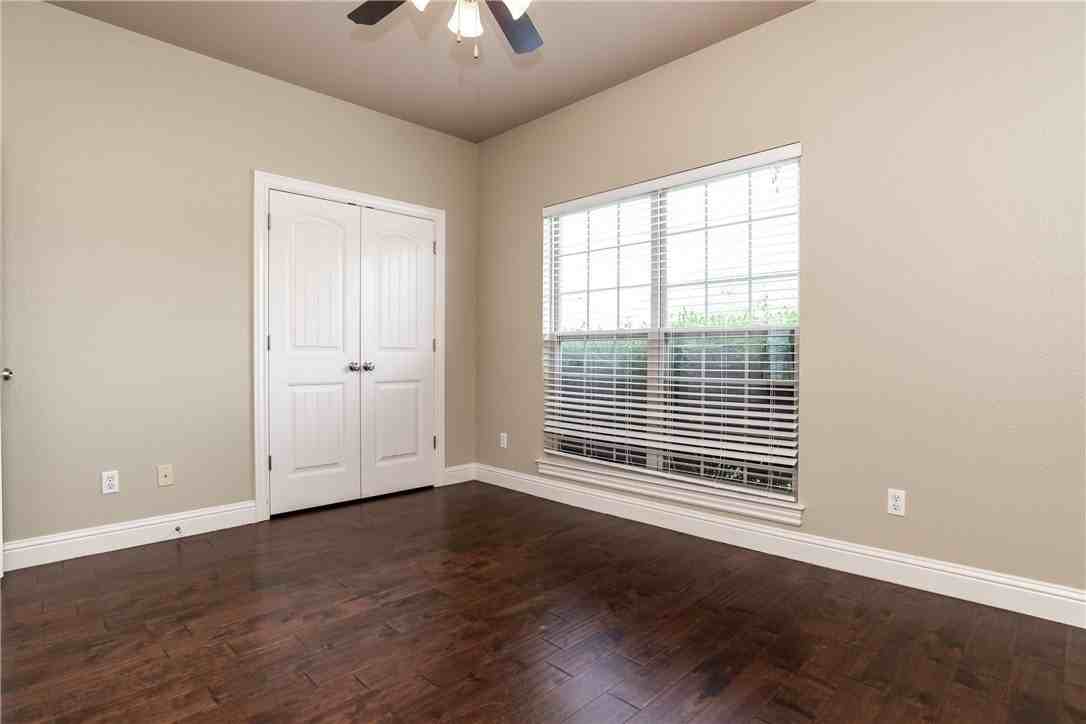 1201 Sw Willow Bend Ave - Photo 7 of 17