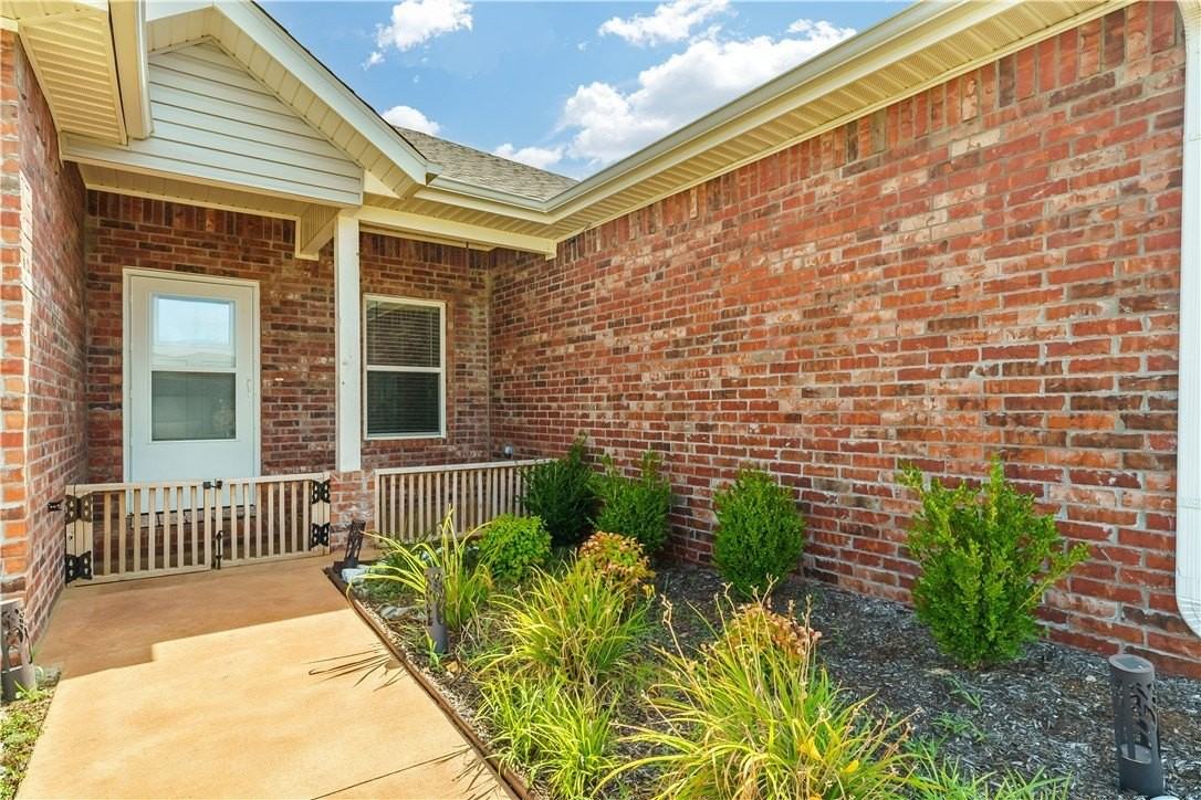 241 Williams Ct - Photo 3 of 21