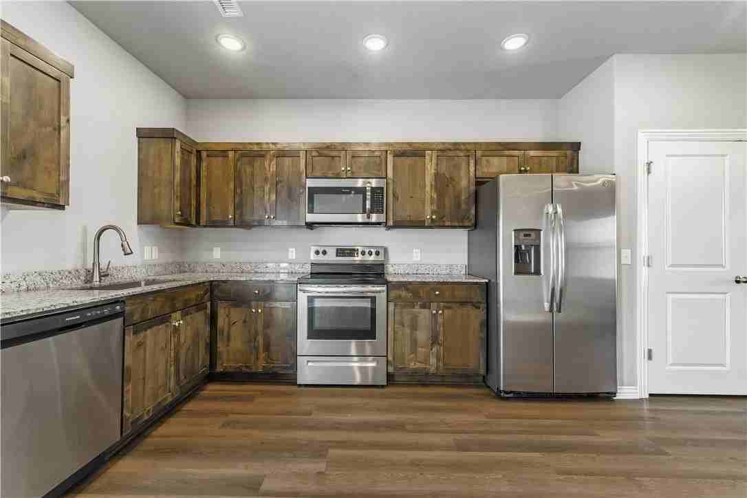 241 Williams Ct - Photo 7 of 21