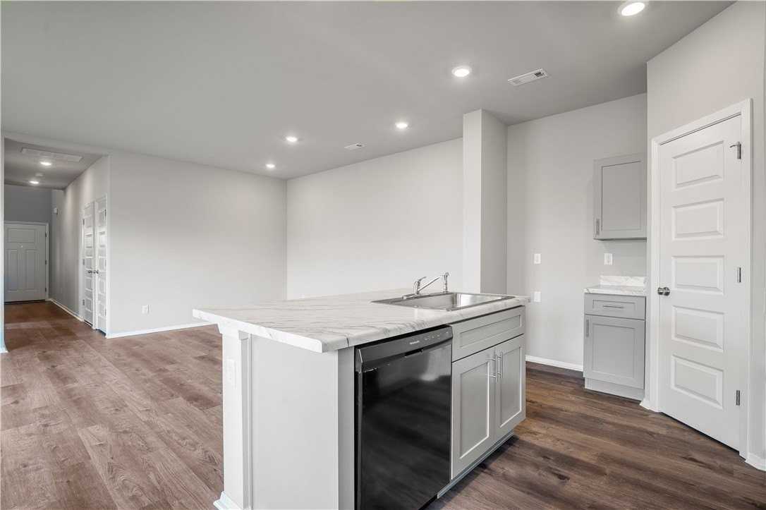 3400 Sw Adoration St - Photo 7 of 20