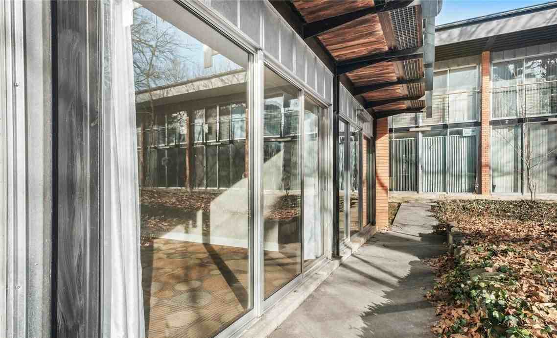 8 S Hill Ave - Photo 3 of 17