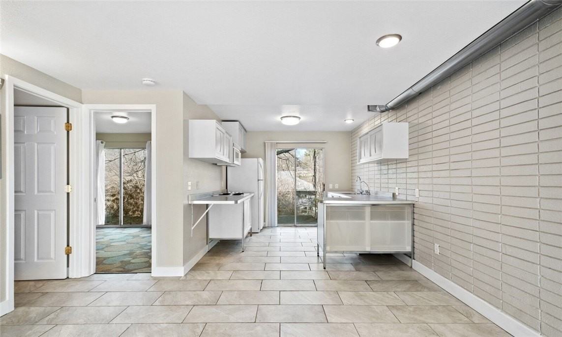 8 S Hill Ave - Photo 7 of 17