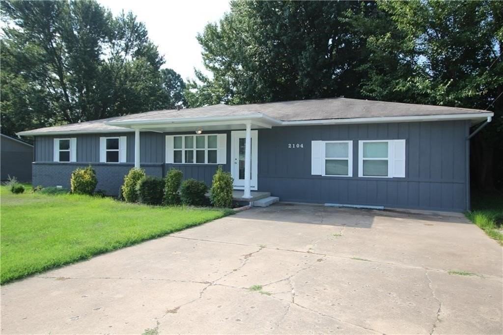 2104 Se 14th St - Photo 2 of 7