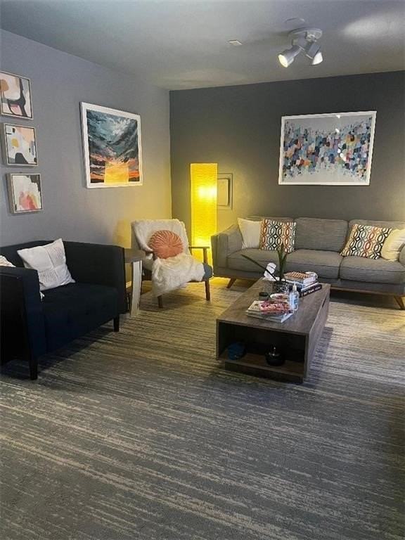 2104 Se 14th St - Photo 3 of 7