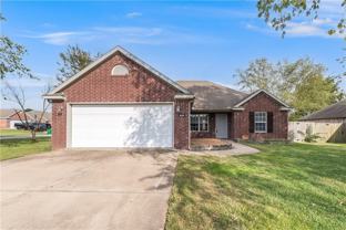 521 Red Bud St - Photo 1 of 1